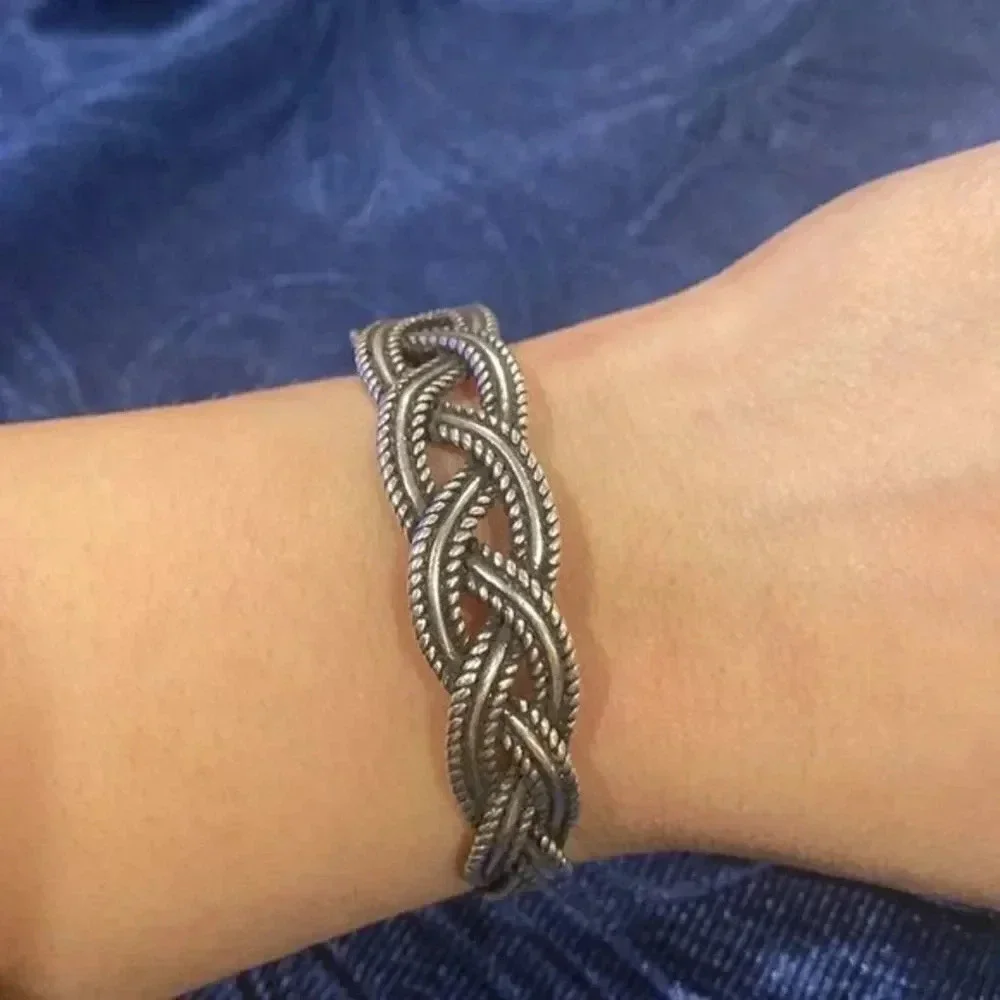 Beautiful Bracelet Creative Hollow Twist Design Open Bangles Party Jewelry NEW